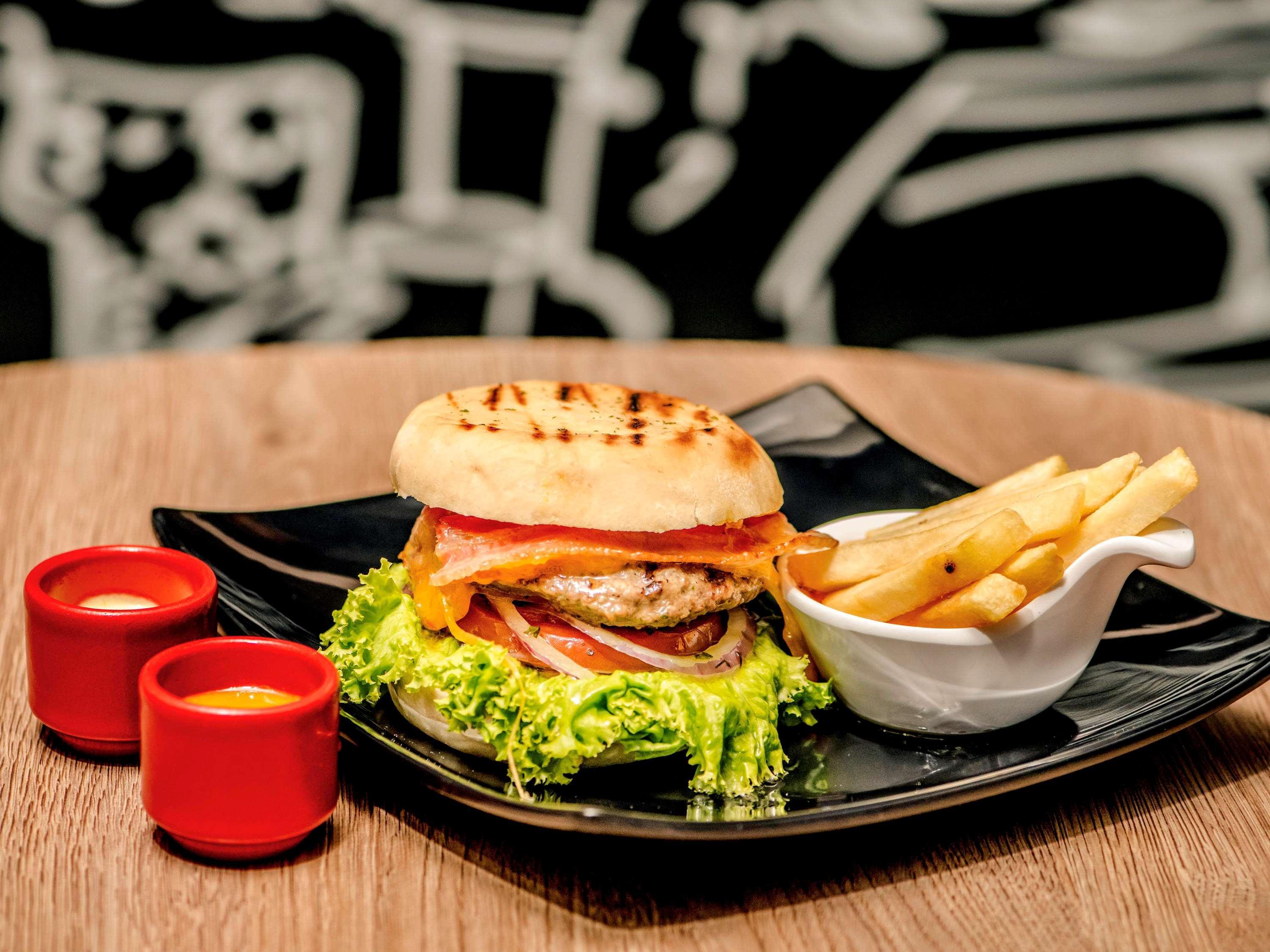Ibis Granada Hotel 3*